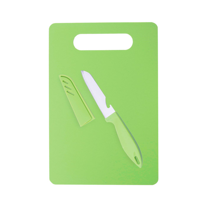 A2106, Tabla para picar y cuchillo de cocina con destapador. El cuchillo cuenta con mango de plástico y funda protectora del mismo color, útil para conservarlo en buen estado y evitar accidentes en la cocina.